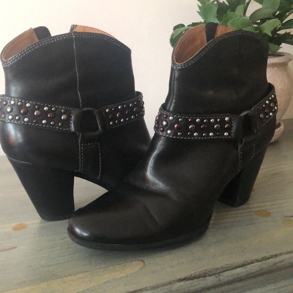 EUC Sofft Noreen Western Cowboy Black Leather Heeled Ankle Boots Size 6.5M - Picture 6 of 16